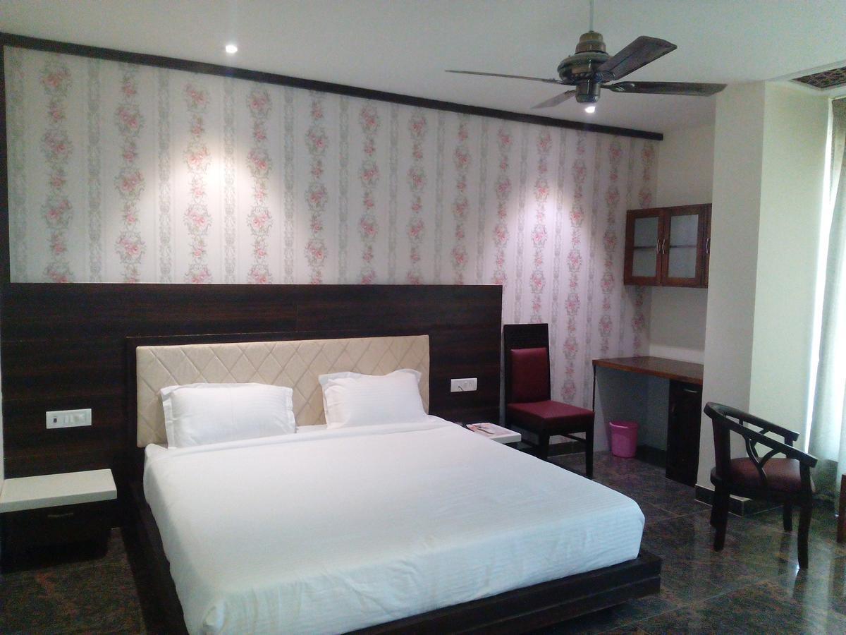 Rewa Residency Hotel Esterno foto